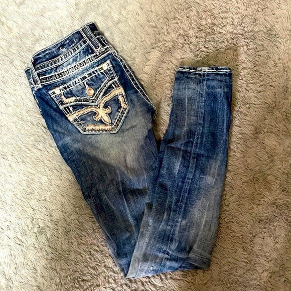 Denim - 🎉HP🎉Rock Revival mid-rise skinny jeans